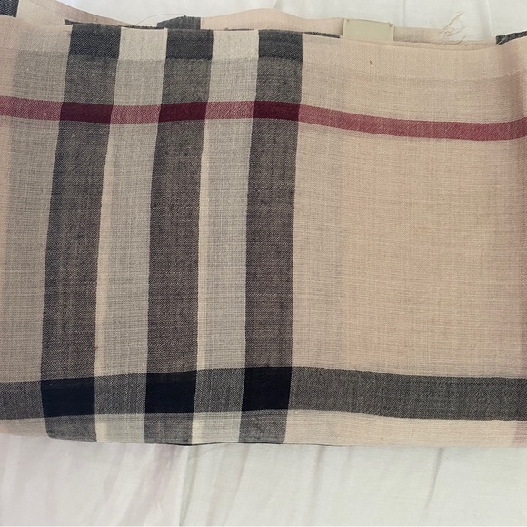 Burberry Scarf in Like New Condition - Picture 2 of 4